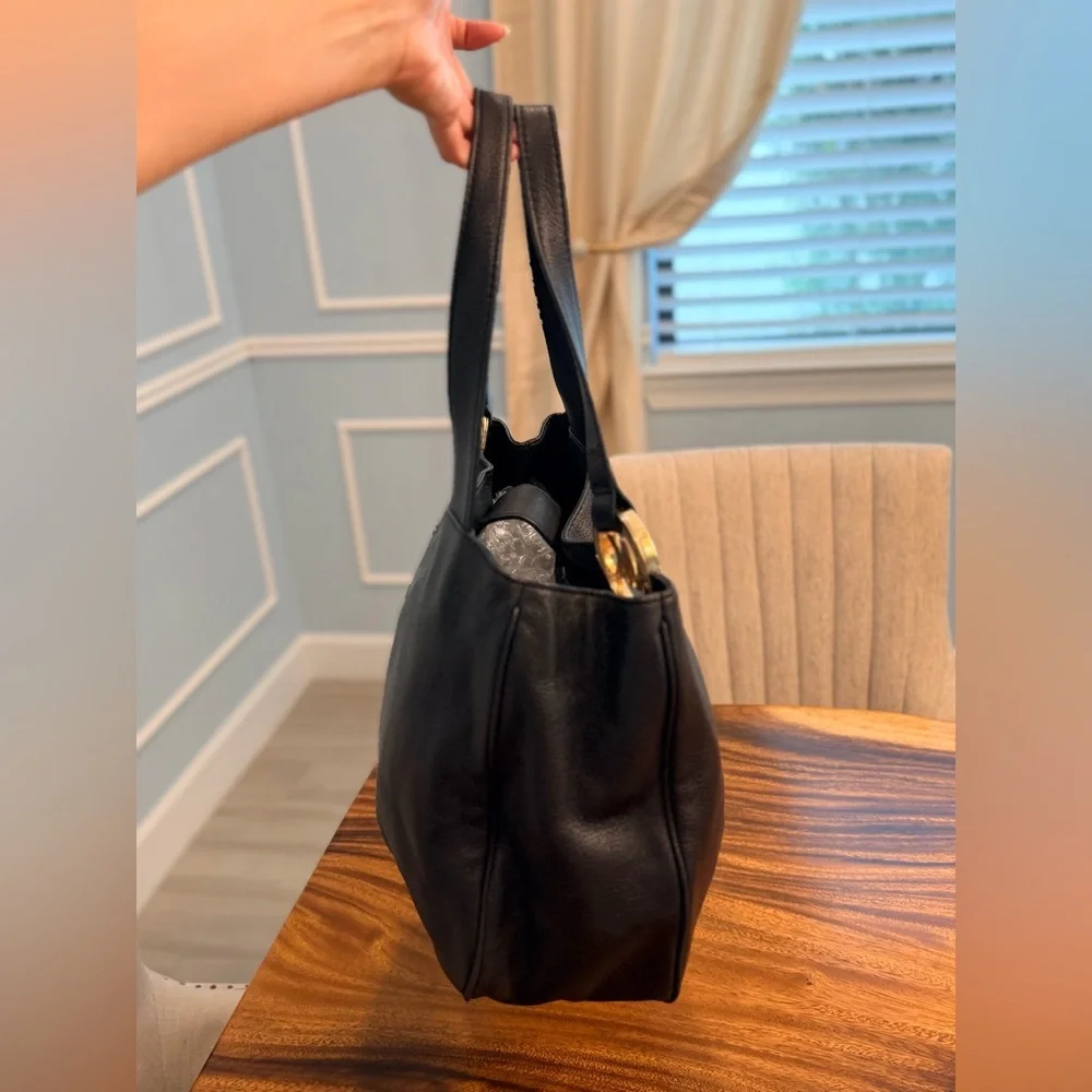 MICHAEL KORS NWOT FULTON Black Pebbled Leather Bag Gold Logo EUC NO CALLOUTS - Picture 4 of 17